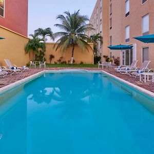 City Express Junior By Marriott Cancun